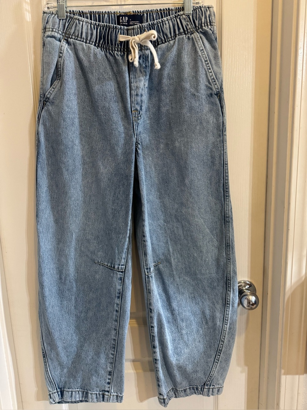 GAP Light Wash Denim Relaxed barrel Jogger Jeans